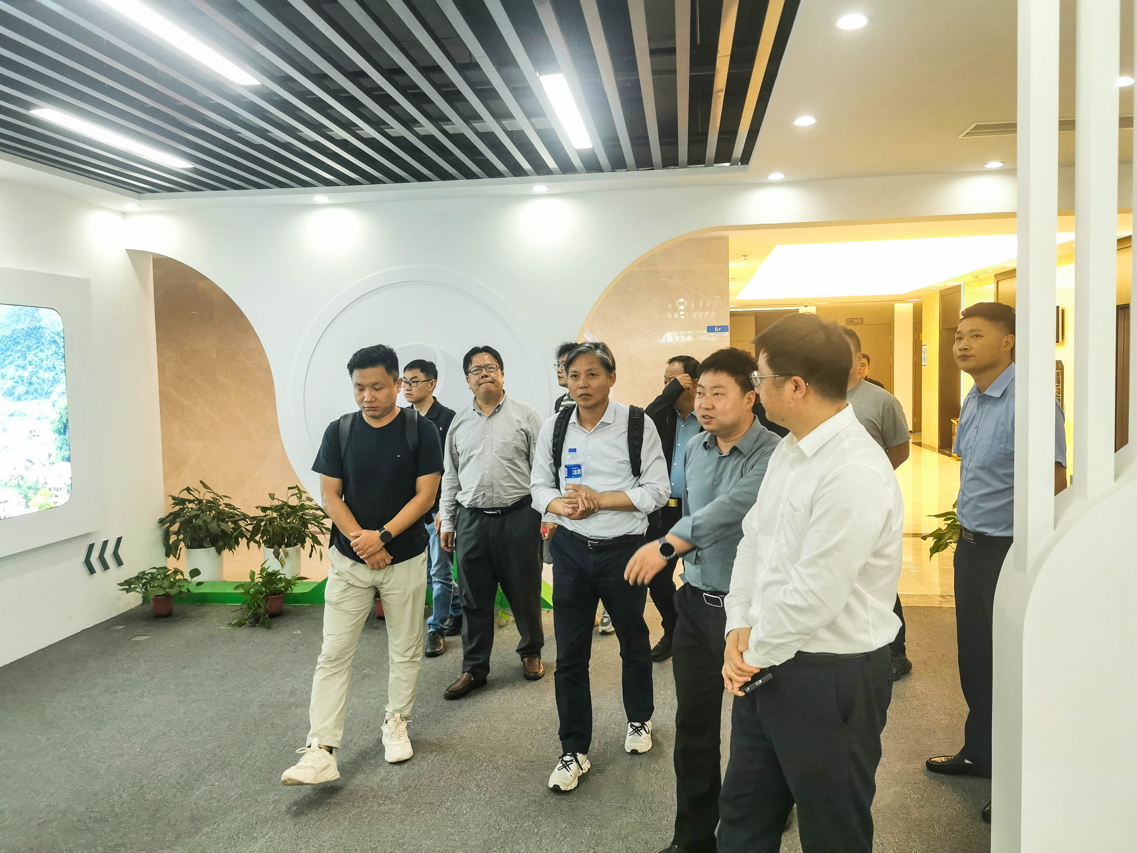 浙江省材料教授團(tuán)隊(duì)來(lái)我司參觀考察